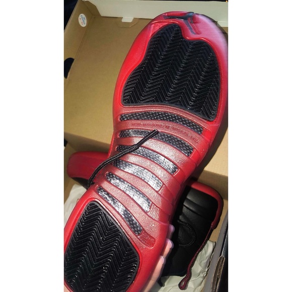 🔥MAKE AN OFFER! NIKE AIR JORDAN 12 FLU GAME🔥 - Picture 5 of 7
